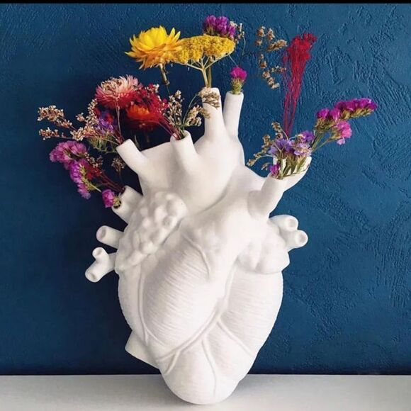 Human Heart shape Vase‎ White 6.5 inches - Picture 1 of 4